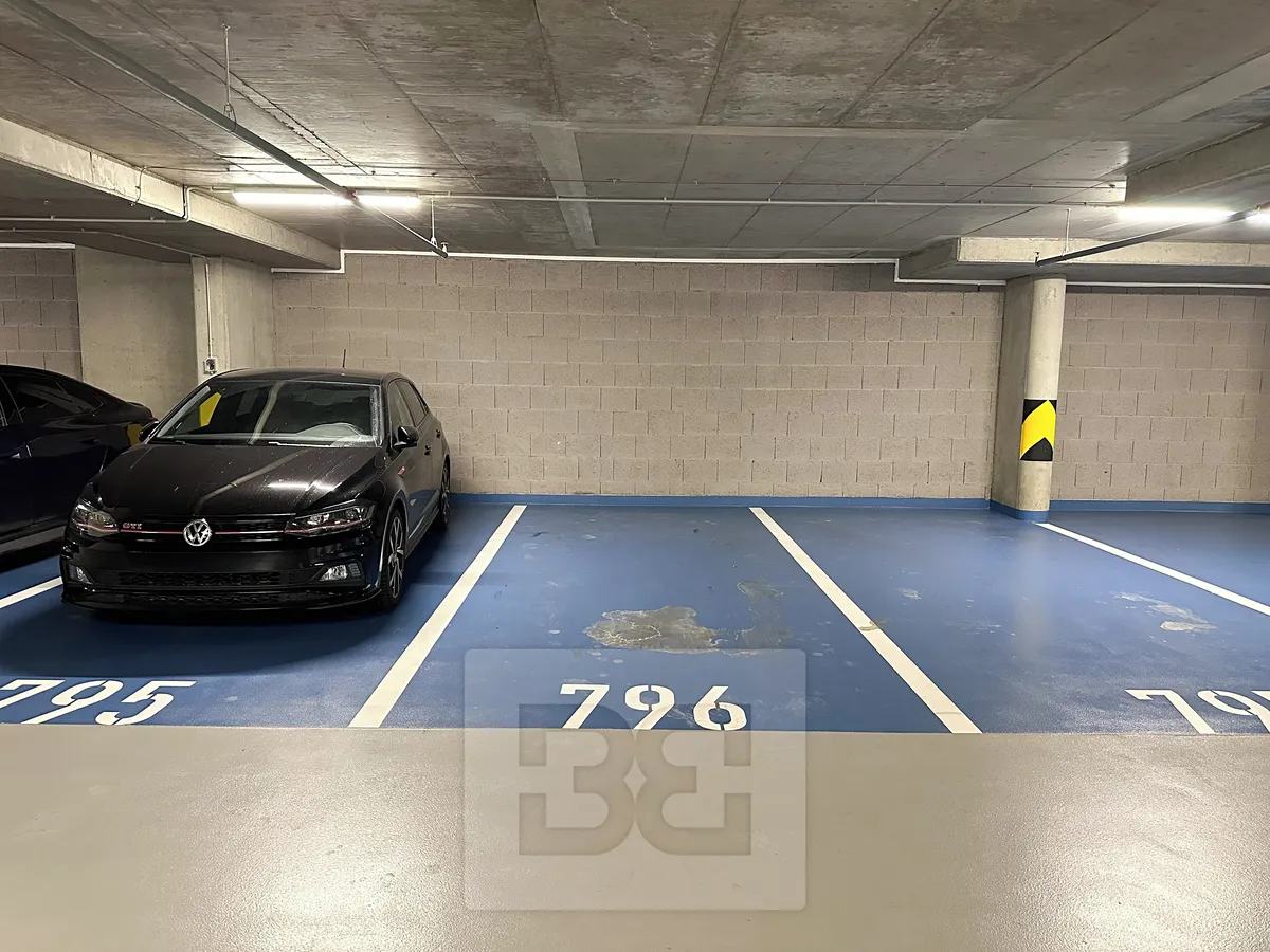 Pronájem garážového stání 15 m²